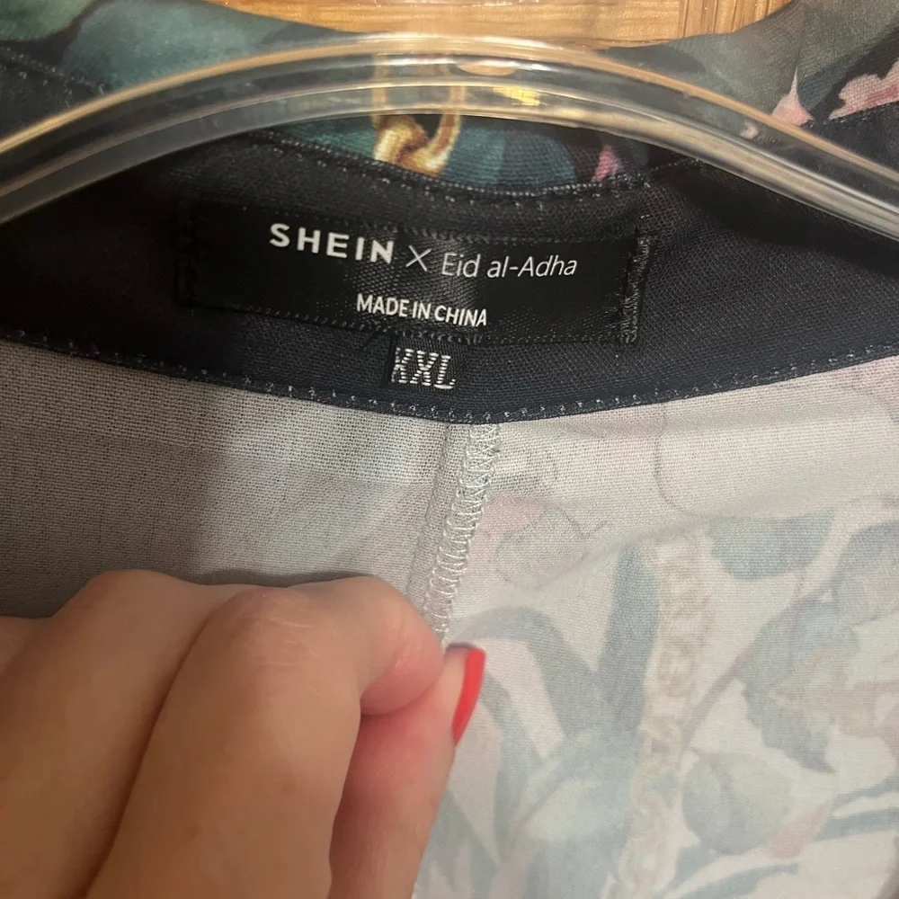 Multicolor Scarf print blouse. She In XXL. Long sleeve button front. - Picture 2 of 11
